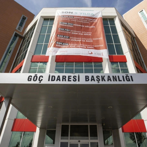 Siyah Beyaz Mor Modern Giyim Mağaza ve Firması Logo (7)